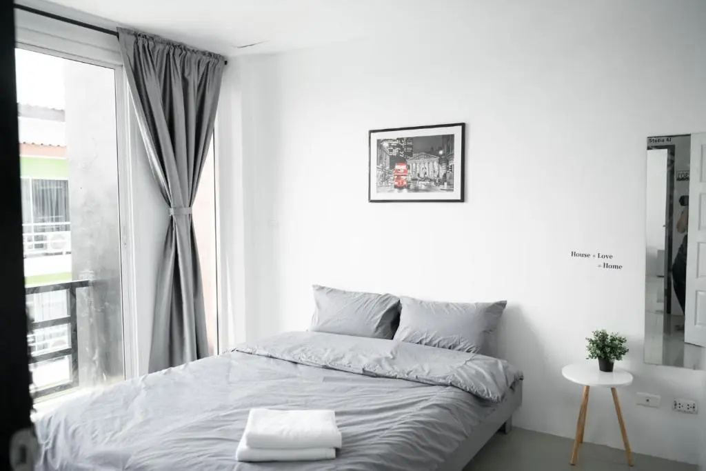 Standard Double room with balcony (full double bed)