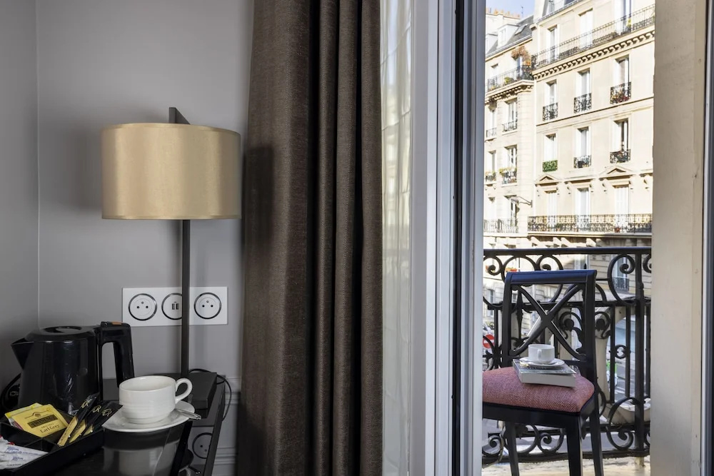 Standard Double Club room with balcony (full double bed)