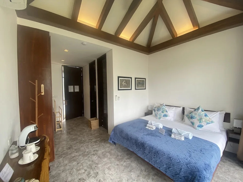 Deluxe Double room with ocean view (full double bed)