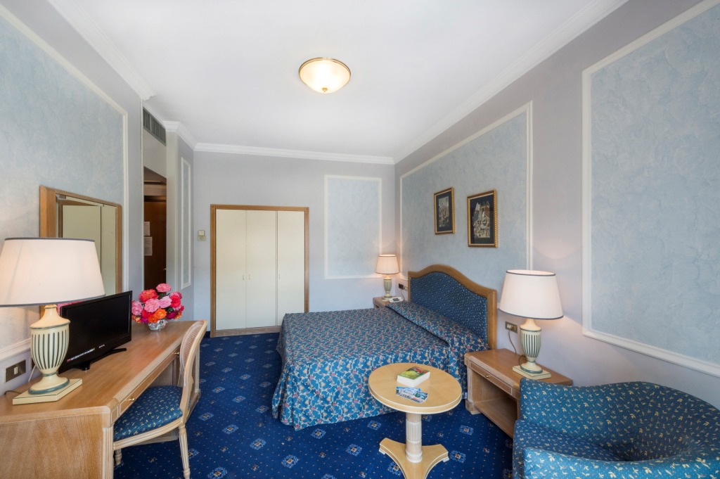 Hotel Astoria by null