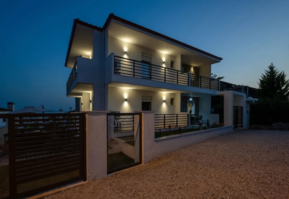 Aiora Suites