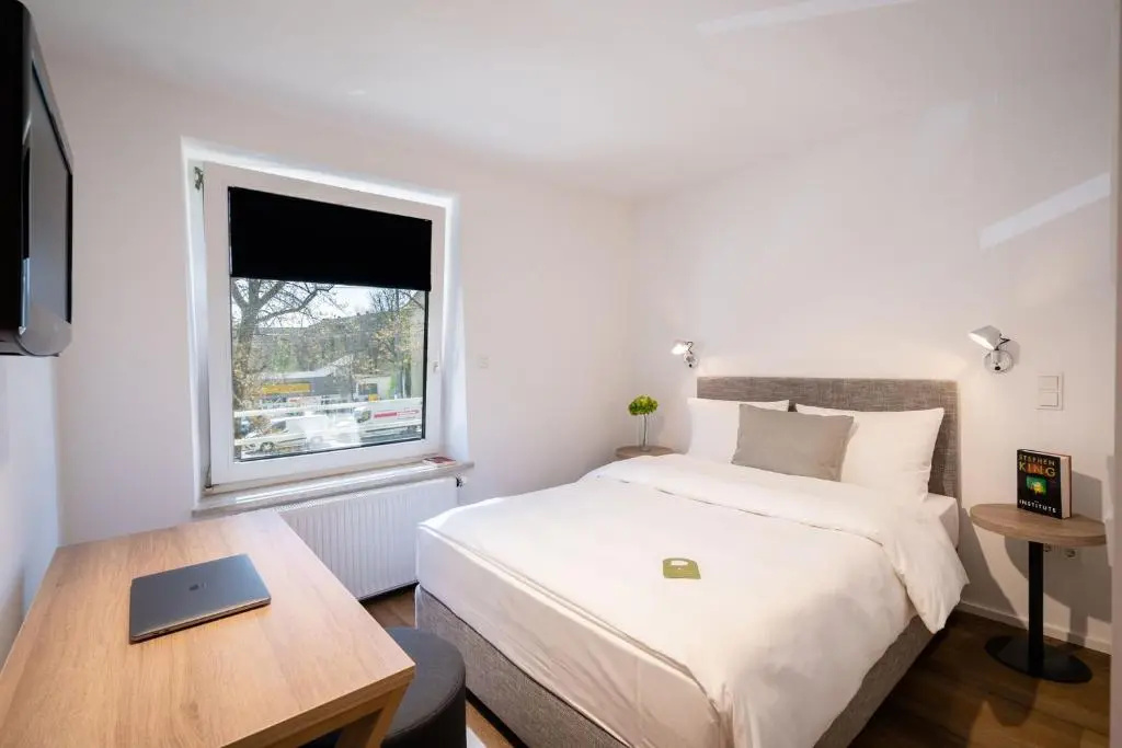 Double room (full double bed)