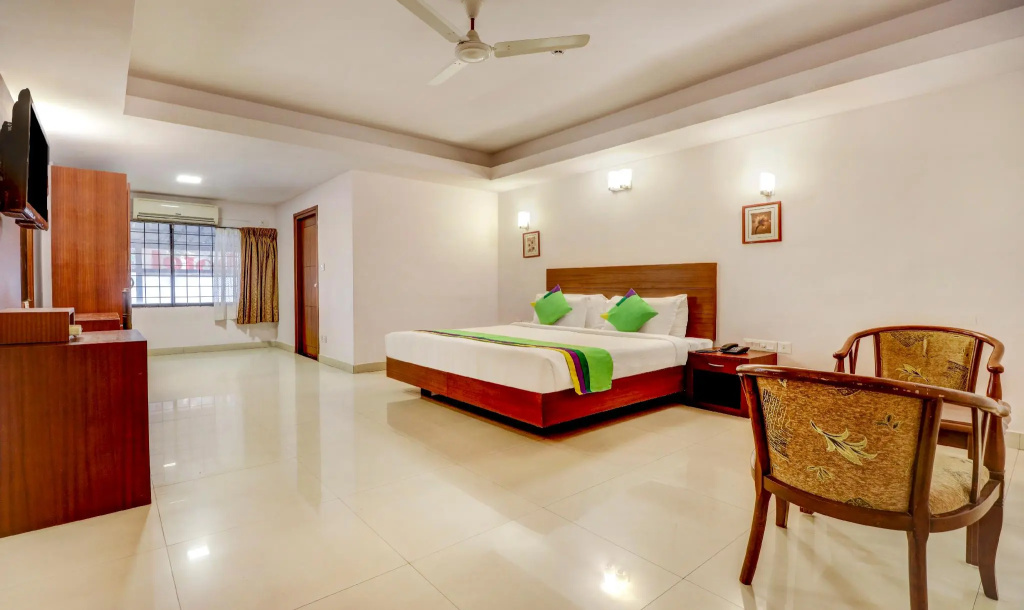 Deluxe Double room (full double bed)