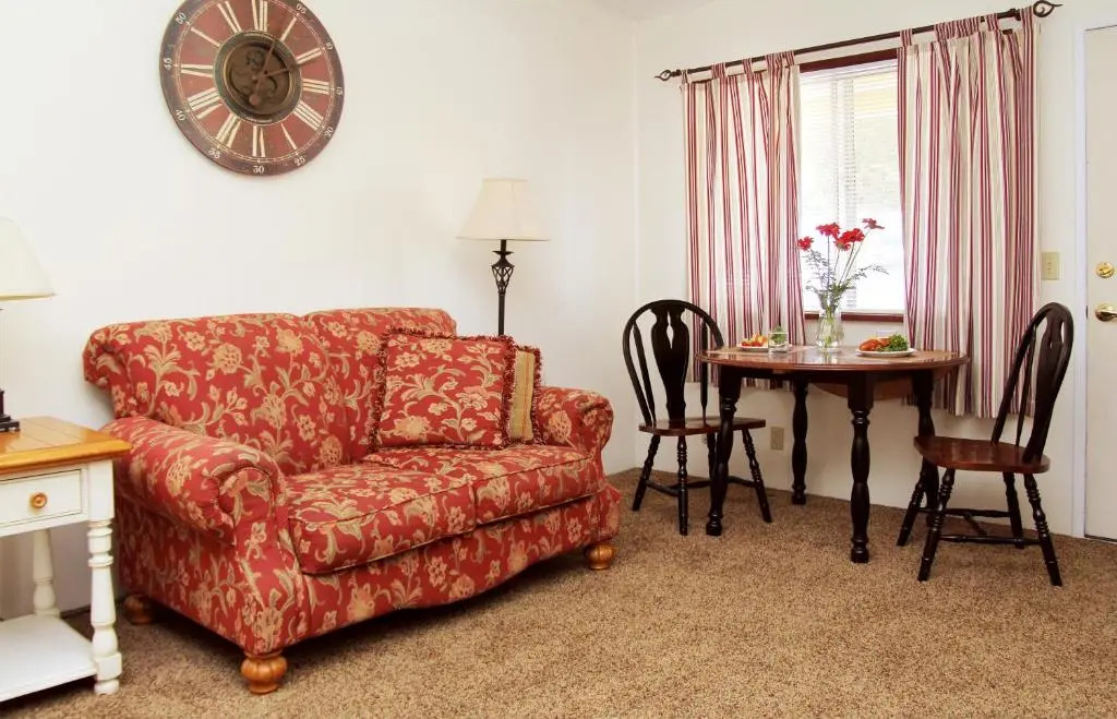 Redwood Suites by null