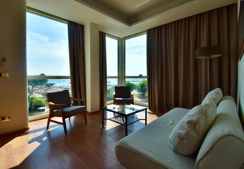Deluxe Suite