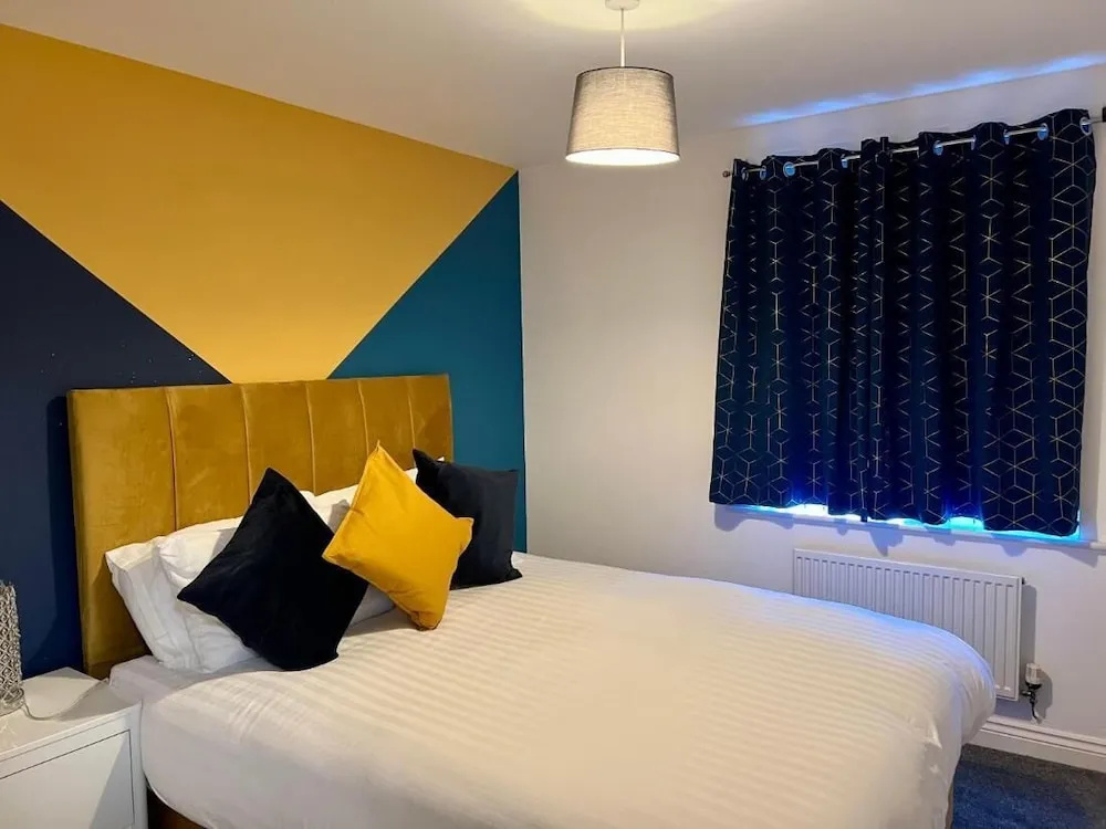Lovely 2 Bedroom Apartment, 2 Bathrooms Parking