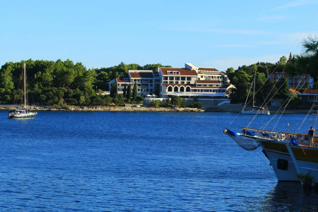 Beach & Waterfront