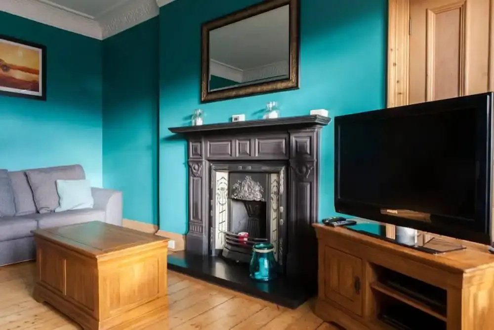 2 Bedroom Flat With Free Parking Nearby Accommodates 6