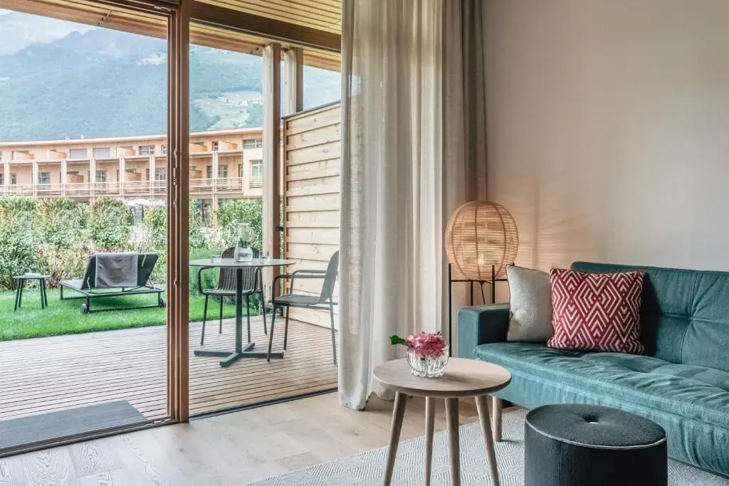 Apartment with garden view