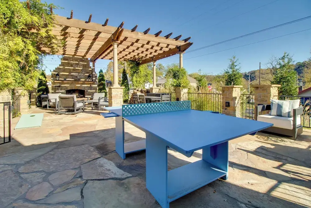 Walk to White River: Cozy Escape w/ Screened Porch