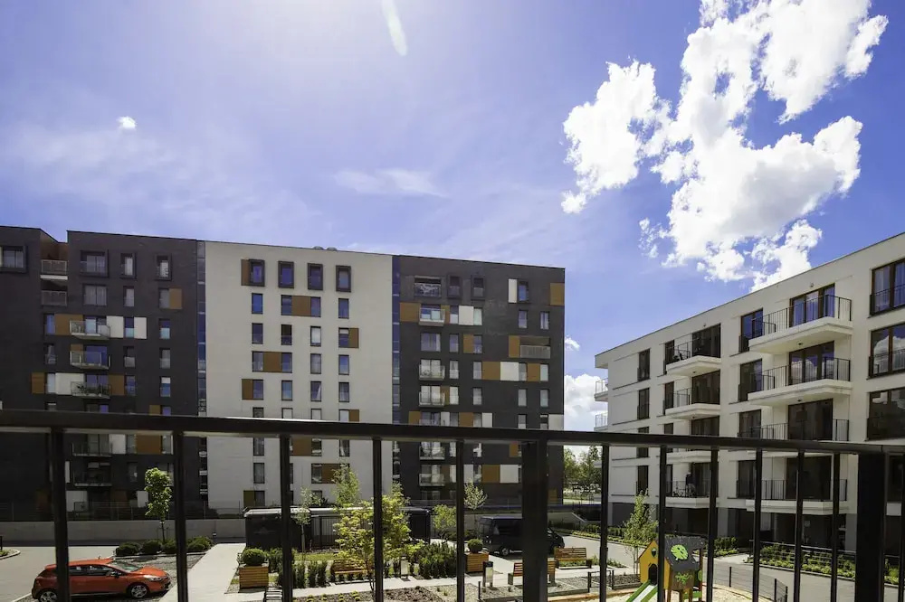 Glass House Hot Tub Apartments