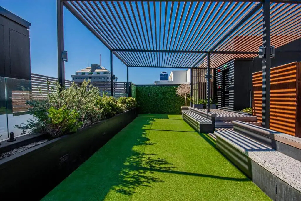 Stylish Studio Apartment with Rooftop Pool!