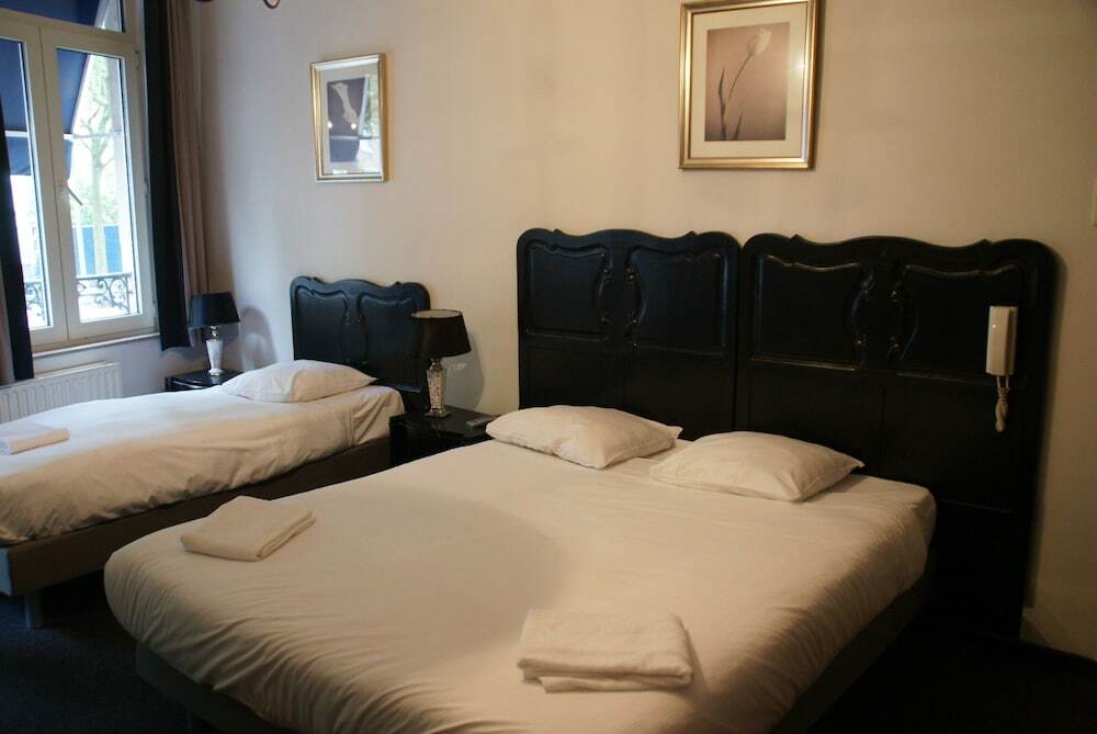 Hotel 1875 by null