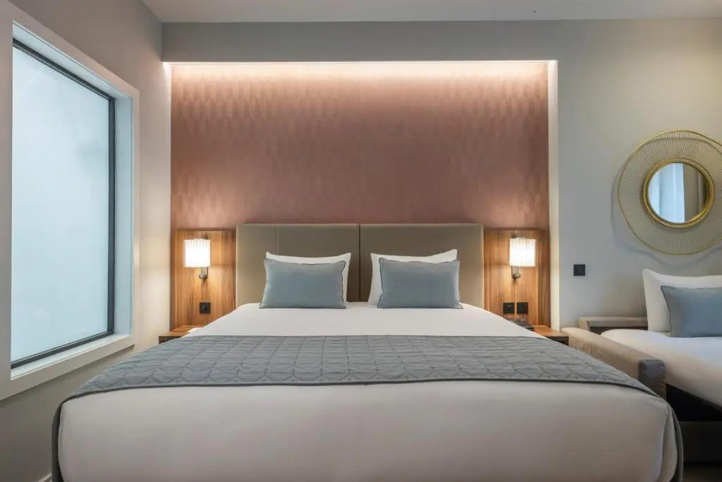 Deluxe Double room (full double bed)