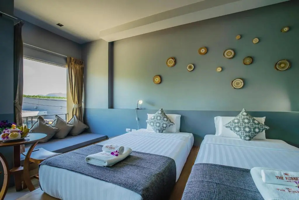Deluxe Double room (full double bed)