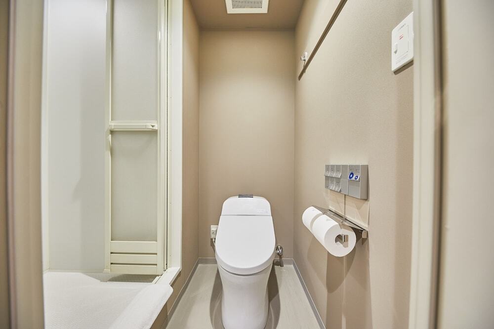 Трёхместный номер Standard с 2 комнатами в lyf Ginza Tokyo