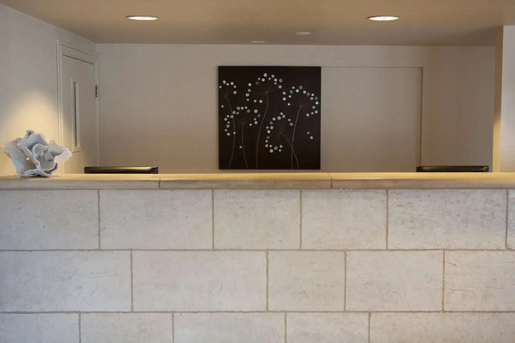 Lobby & Reception