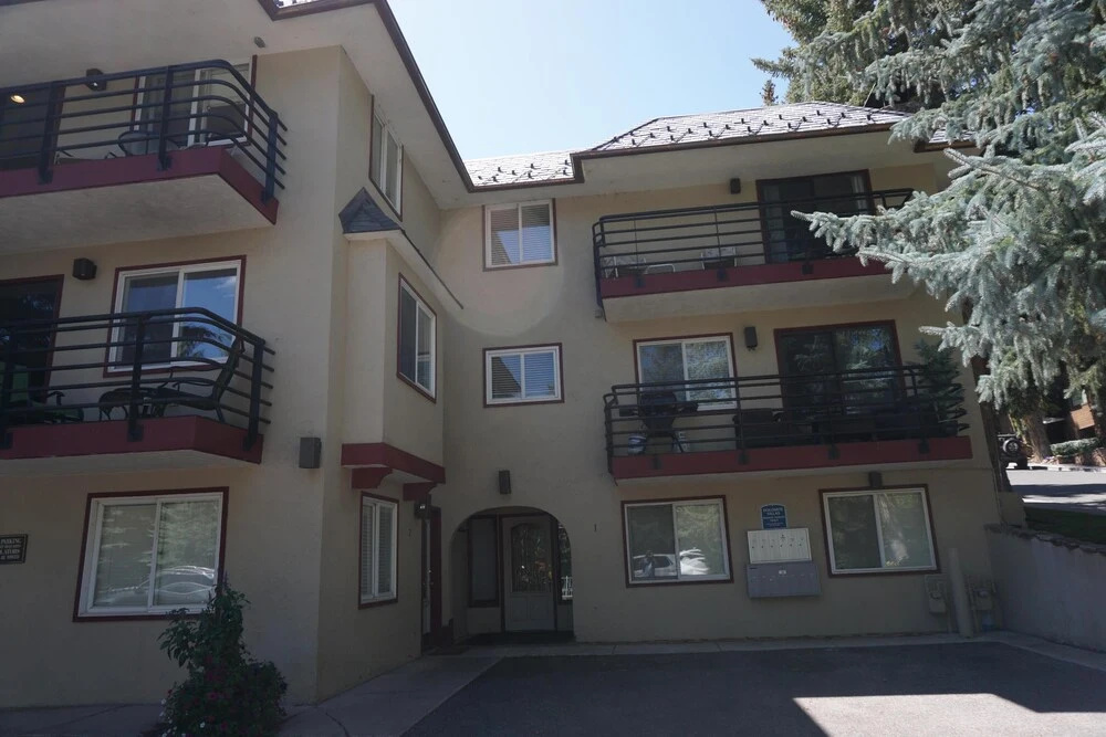 650 Monarch St S #6
