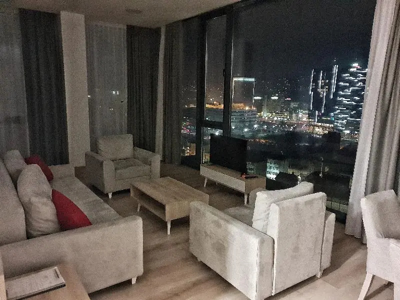 4 Bedrooms Apartment