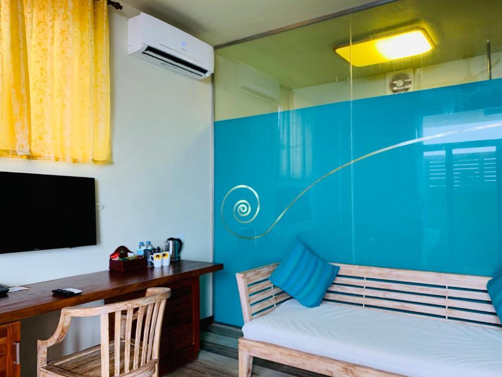 Thaproban Pavilion Waves