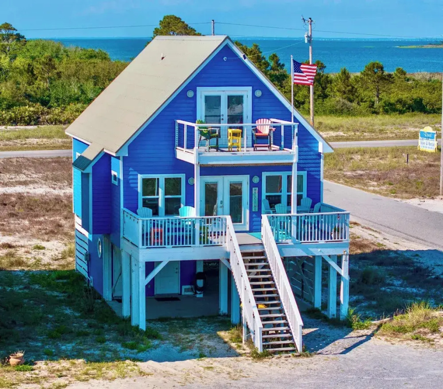 A Wave From it All - 3BR Beachside Coastal Retreat
