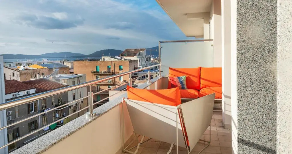 2 Bedrooms Apartment