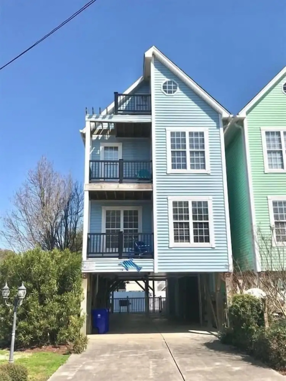 Blue Dolphin 6 Bedroom Home by Redawning