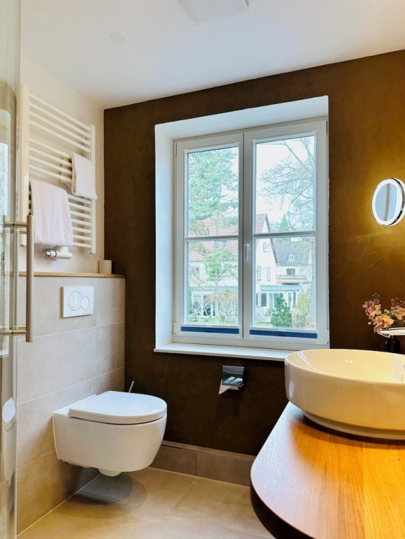 Comfort room with park view