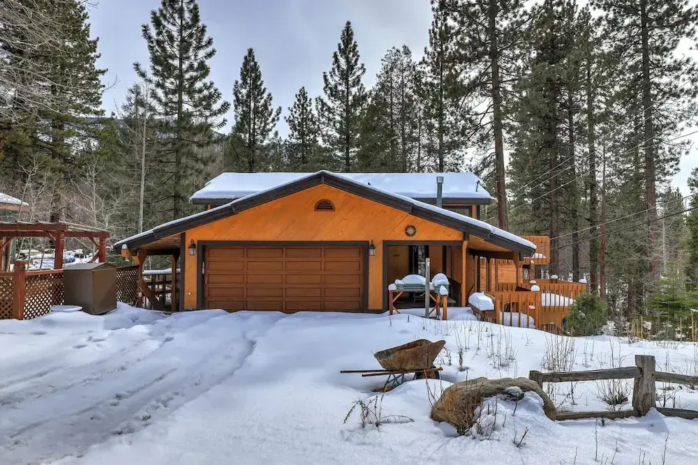 Tahoe Forest Chalet 3BR House w Mountain Views