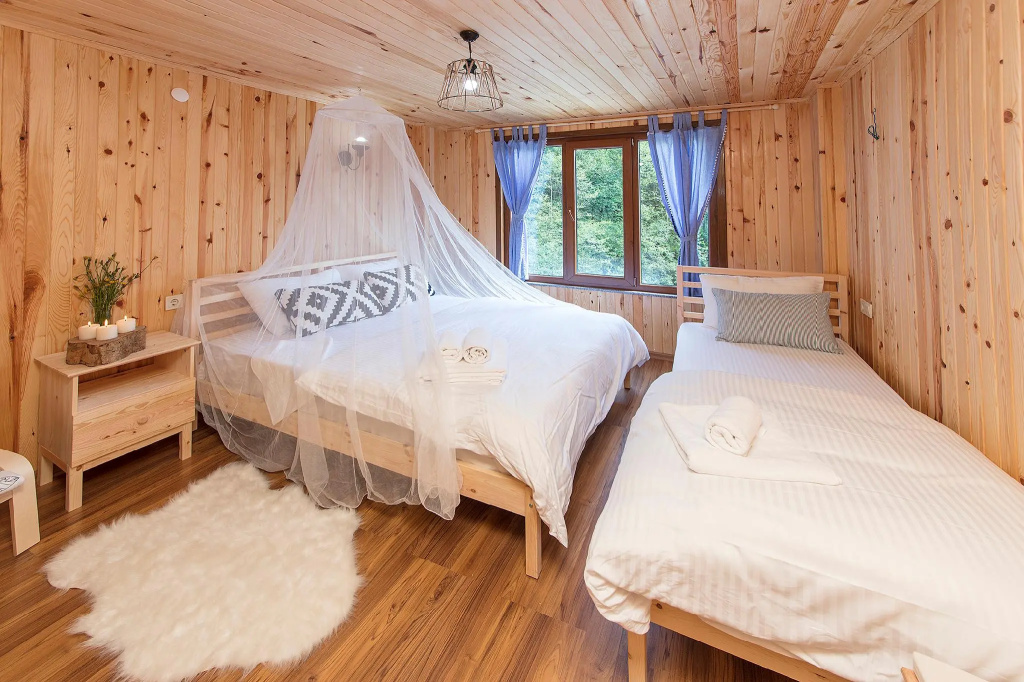 Standard Triple room with view