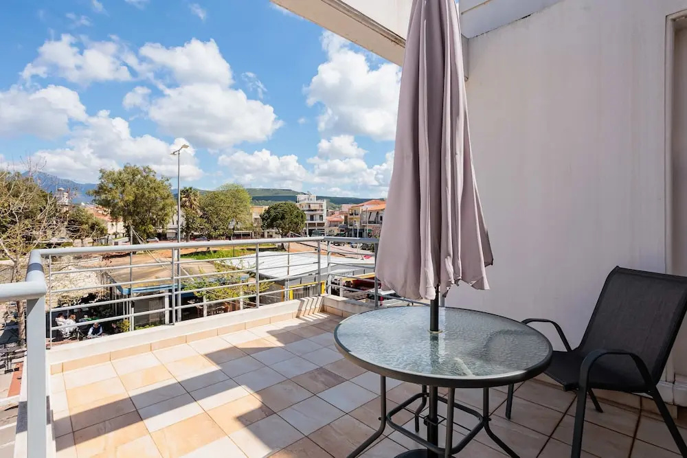 Filiatra Cozy Cental Retreats With Balconies