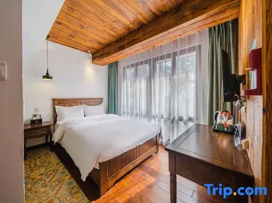Standard Double room with courtyard view (full double bed)