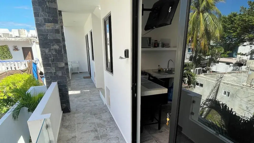 Lavish Studio w Balcony Downtown 4