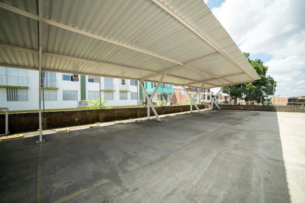 Apartamento con Parqueadero Piscinas y Wifi en Montenegro a 5 min del Parque del Café