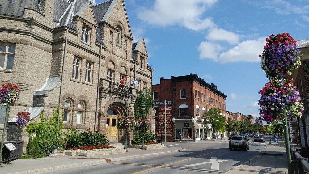Esther's Place-Carleton Place Downtn Apartment