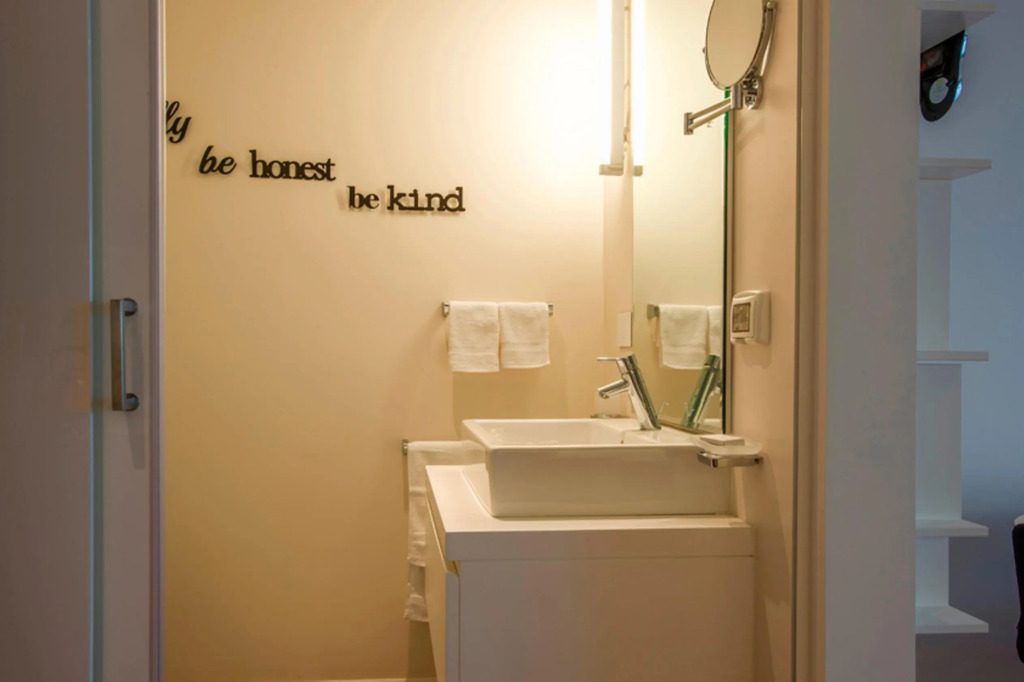 1866 Court & Suites - фото 8