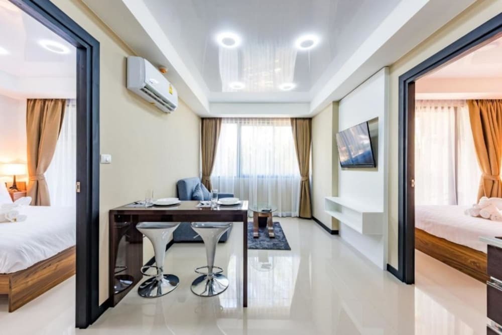 Семейные апартаменты с балконом в Mai Khao Beach Condotel by Villacarte