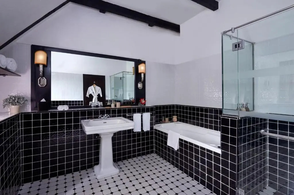 Deluxe Double room (full double bed)