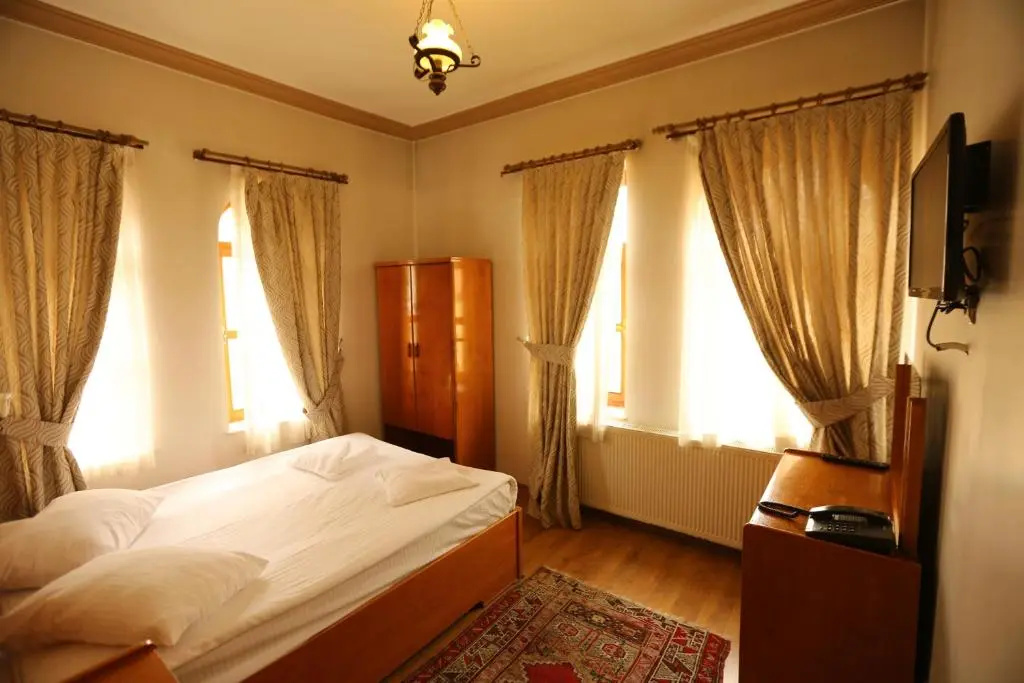 Standard Double room with city view (full double bed)