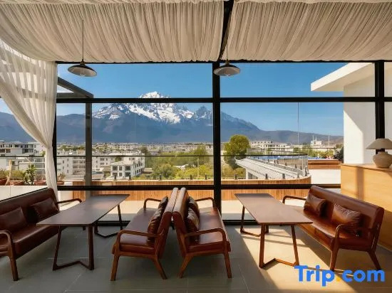 Beyond the Clouds · Golden Sunrise | Snow Mountain & Lake View Secret Garden Hote in Lijiang