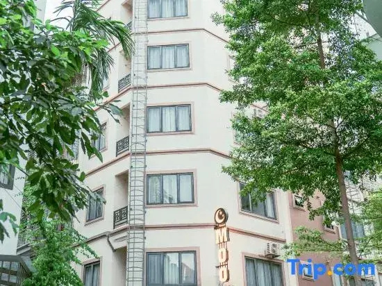 Moon Hotel 3 Pham Tuan Tai