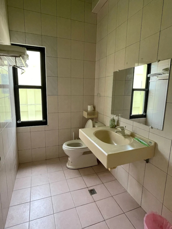 Economy room