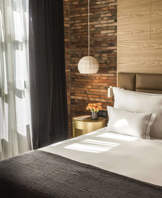 Monument Double Suite (full double bed)