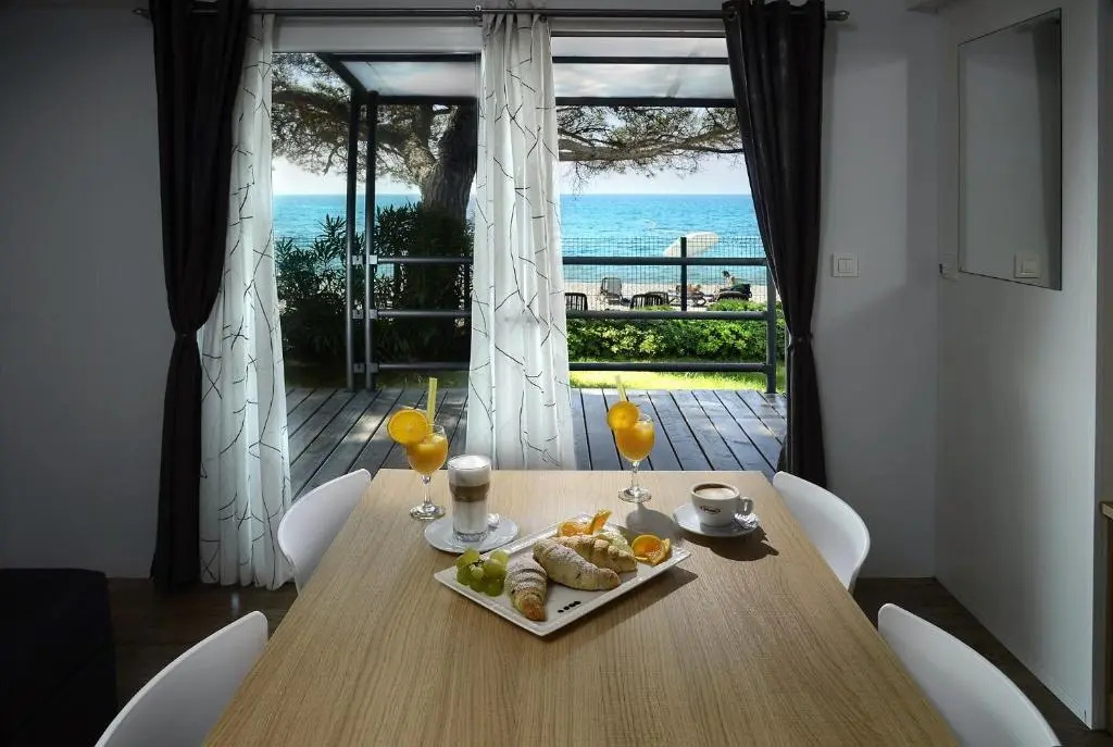 2 Bedrooms Comfort room with sea view
