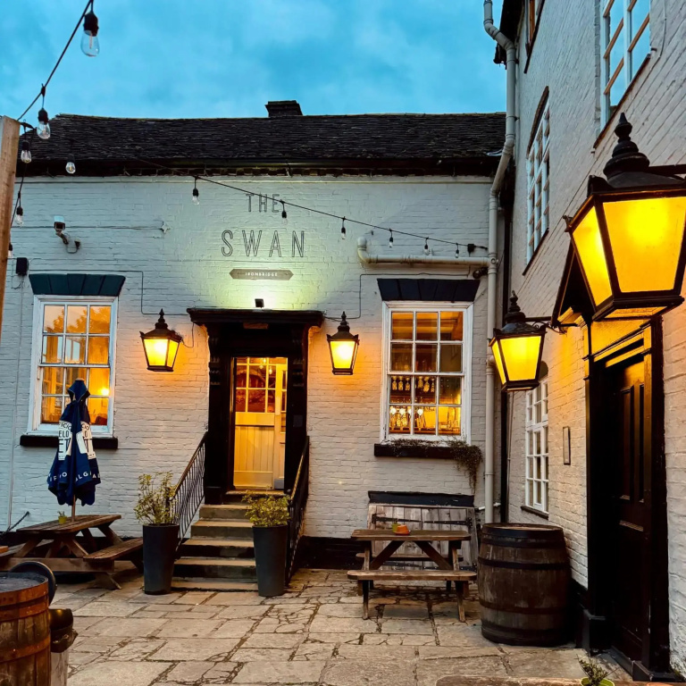 The Swan Hotel Smoke & Taphouse