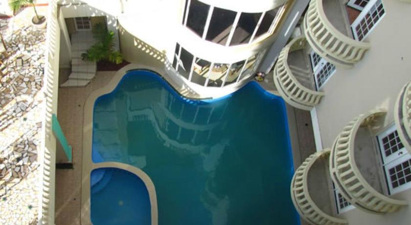 Art-Deco Beach Hotel