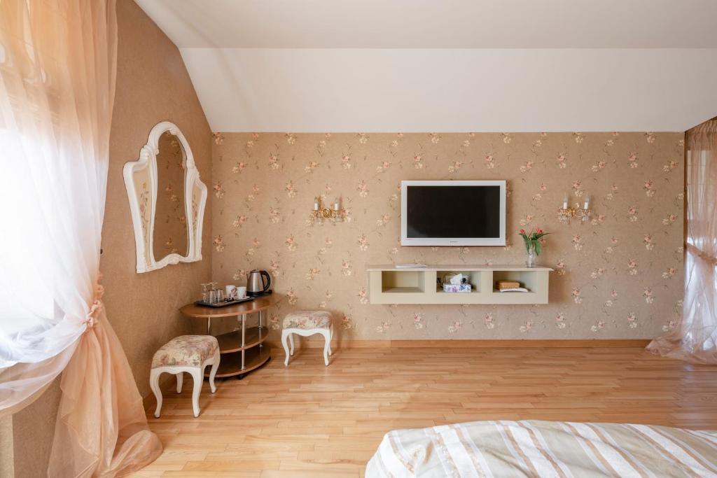 Двухместный номер Standard с балконом двуспальная кровать в Adeles Vila
