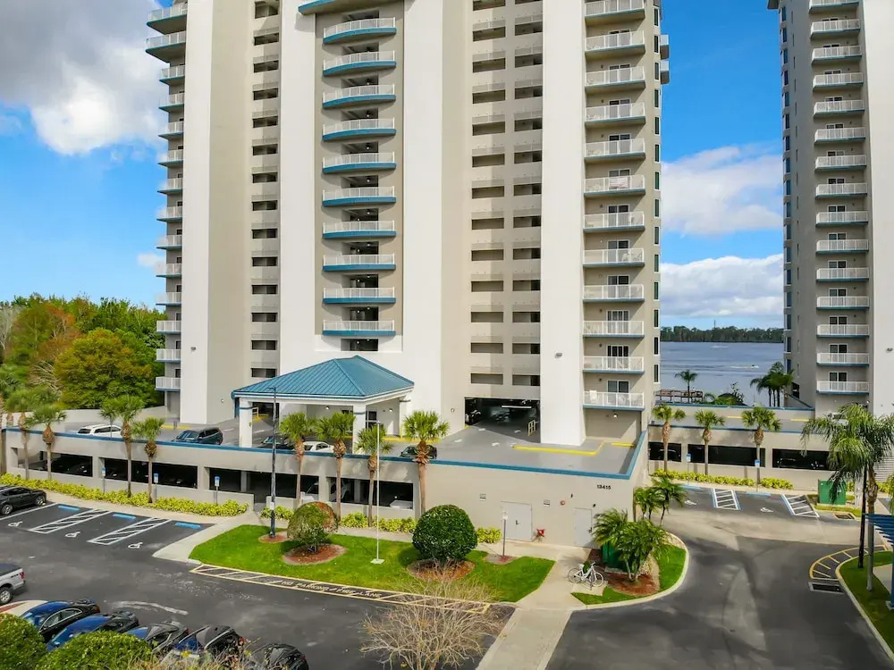 Lakefront Resort in Heart of Orlando Attractions - Tu Casa Vacations