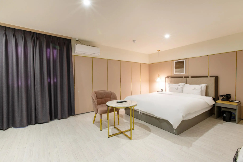 Premier room