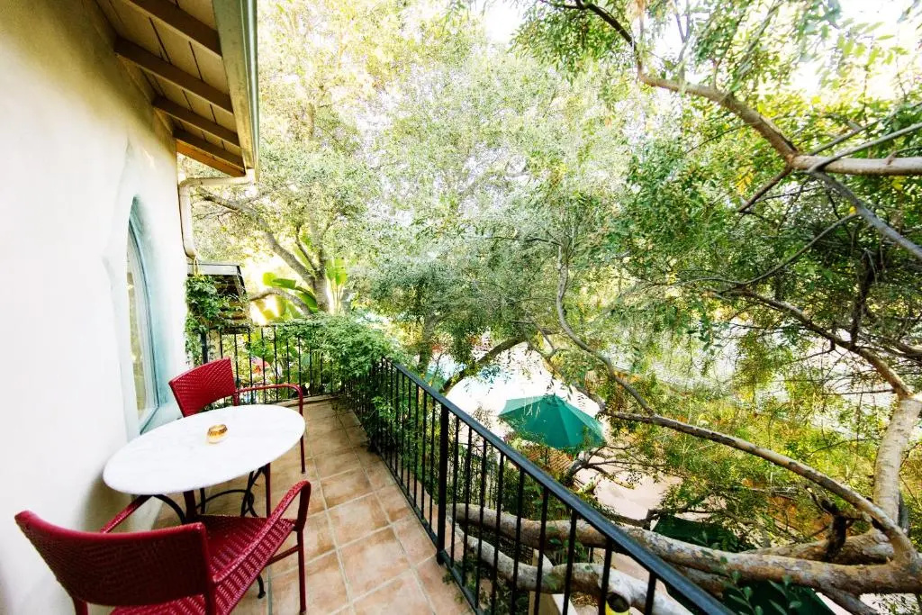 Double Suite with balcony (full double bed)